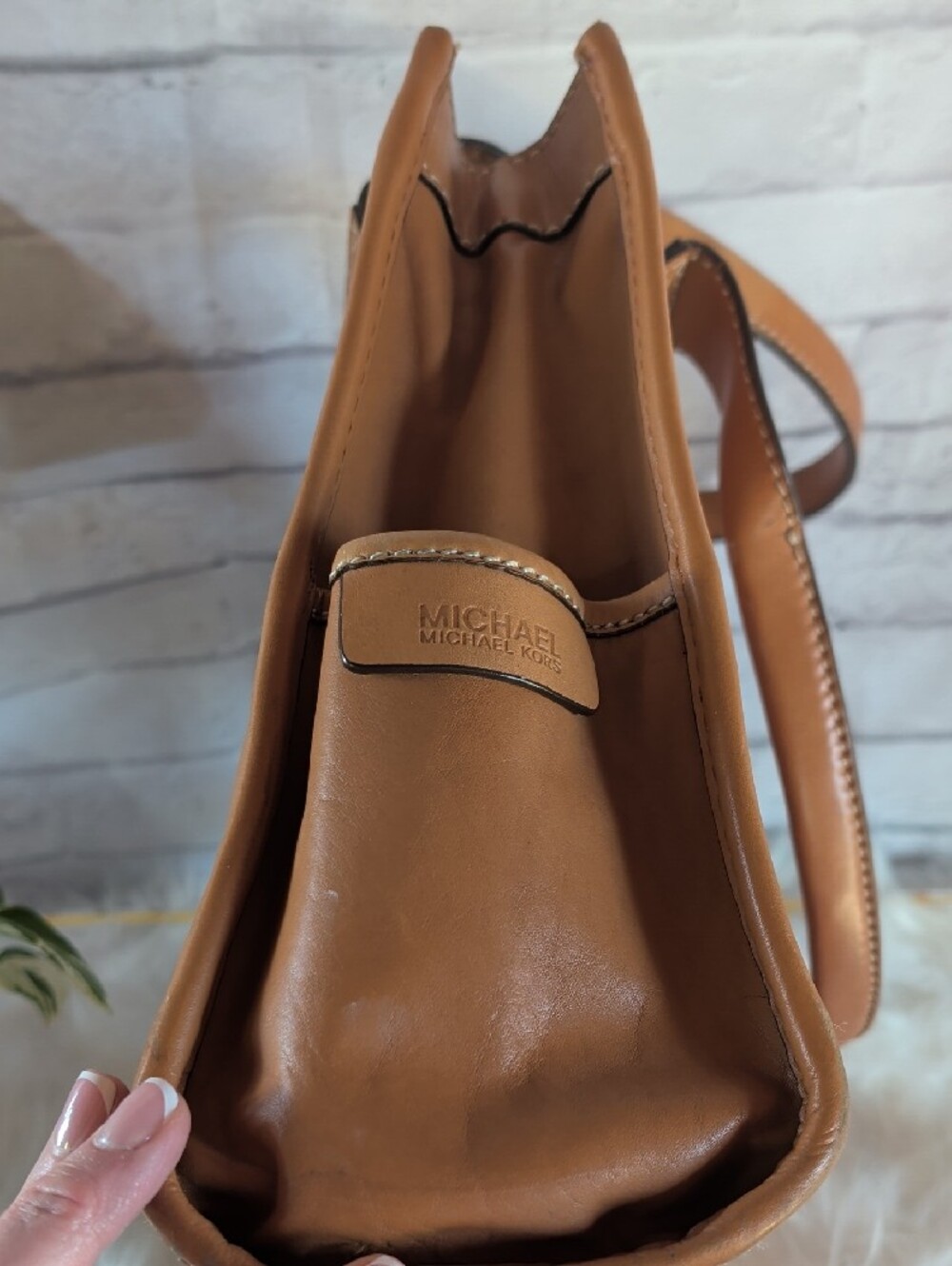 Vintage MICHAEL Michael Kors Tan Leather Tote with Front Zips & Dustbag - Picture 3 of 13